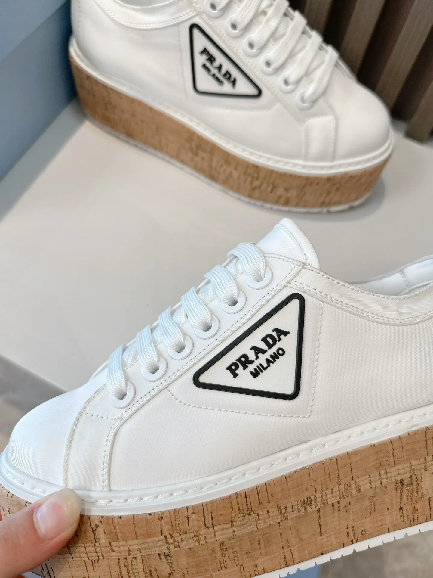 👟👟Ex-factory price 500👟👟 ☑️SNGG ｜Thick-soled high-explosive shoes Super hot Prada Prada 2024 latest spring and summer sawtooth Roman ultra-light thick-soled shoes! Retro, fashionable and avant-garde gear teeth make the whole pair of shoes light, comfortable and brightly colored to satisfy a variety of choices for fashionable people of different styles! The iconic molded injection triangle logo is matched with the shape of the upper foot 🦶🏻It’s super nice, every element is fashionable! - MATERIAL Material - ⇢ Upper: imported silk nylon twill ⇢ Lining: sheepskin lining ⇢ Outsole: TPU wood grain rubber combination outsole ⇢size：#35～40